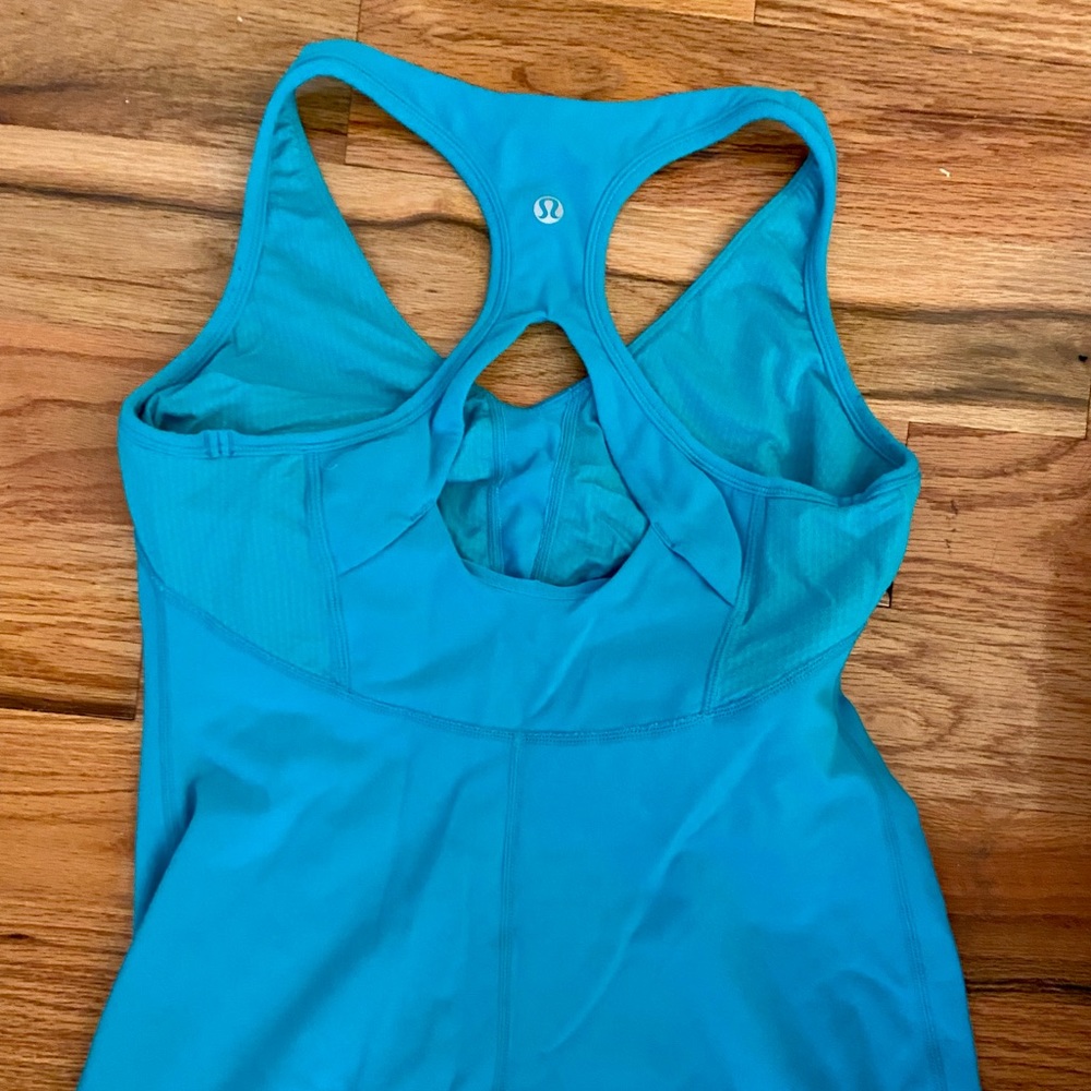 Lululemon workout top in bright turquoise